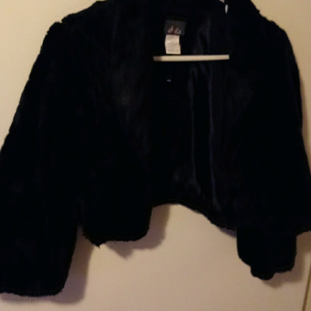 Black crop fur coat